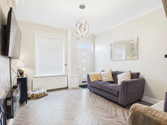 Hazel Street, Audenshaw, M34, photo 3