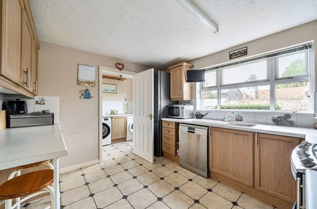 Cranham Avenue, Billingshurst, RH14, photo 3