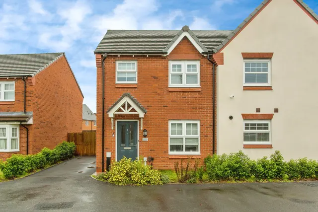 Bakersfield, Aspull, WN2, photo 1