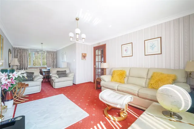 Photo 3 — Villafield Avenue, Bishopbriggs, Glasgow, East Dunbartonshire, G64