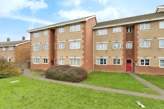 Dunlop Road, Tilbury, RM18, photo 1