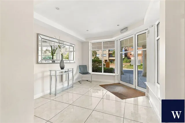 Hendon Lane, Finchley, N3, photo 2