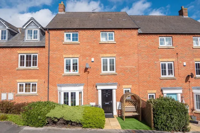 Broadlands Avenue, Pudsey, photo 1