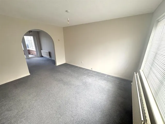 Tamworth Drive, Shaw, photo 2