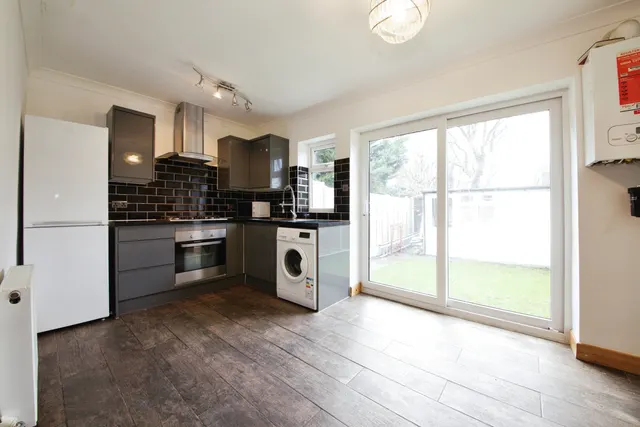 Woodlands Road, London, N9, photo 2