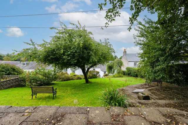 Photo 2 — 1 Low Barholm, Kilbarchan