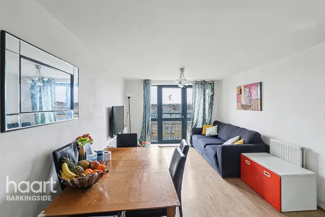 Parham Drive, Gants Hill, IG2, photo 3