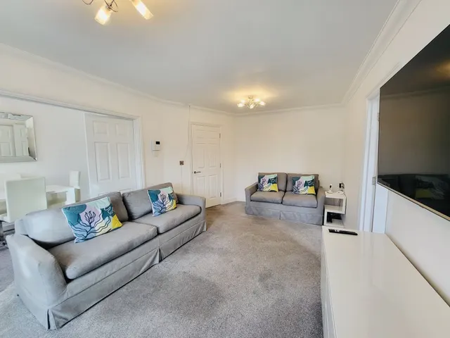 Edgware Way, HA8, photo 2