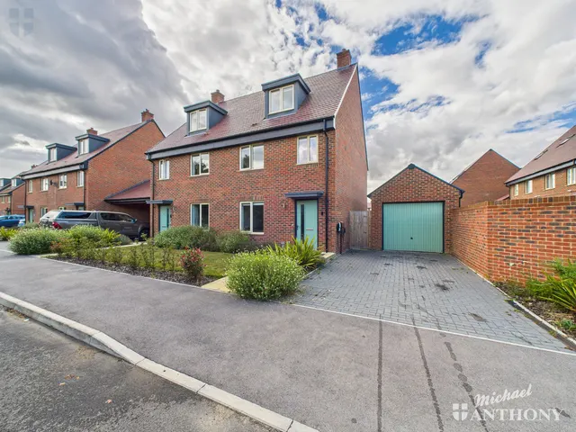 Atkins Way, Weston Turville, Aylesbury, HP22 3AX, photo 1