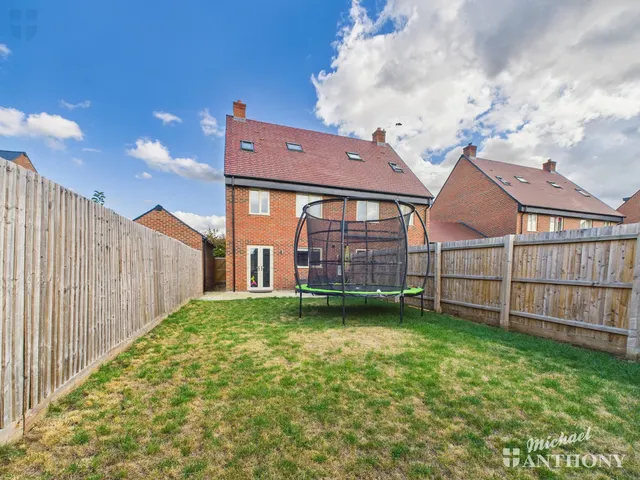 Photo 3 — Atkins Way, Weston Turville, Aylesbury, HP22 3AX