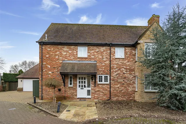 The Woodlands, Chesterton, photo 1