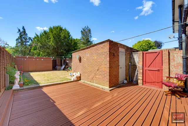 Gloucester Crescent, Staines-upon-Thames, TW18, photo 3