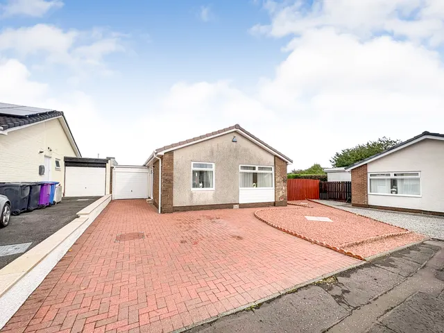 Kilwinning, KA13, photo 2