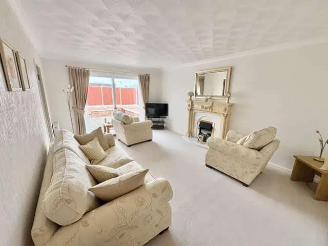 Kilwinning, KA13, photo 3