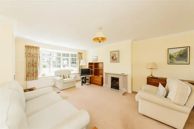 Photo 2 — 27, Hobhouse Close, Henleaze, Bristol, BS9 4LZ