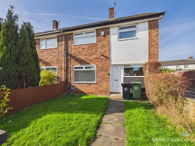 Photo 2 — Larchwood Drive , Bebington, Wirral