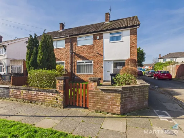 Larchwood Drive , Bebington, Wirral, photo 1