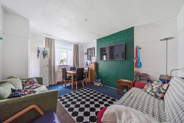 Photo 3 — Middle Park Avenue, SE9