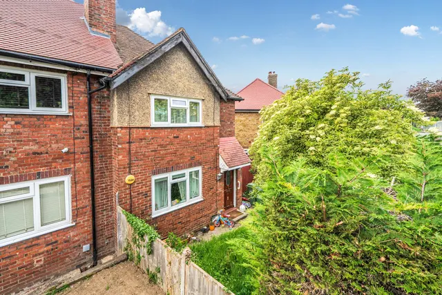 Middle Park Avenue, SE9, photo 1