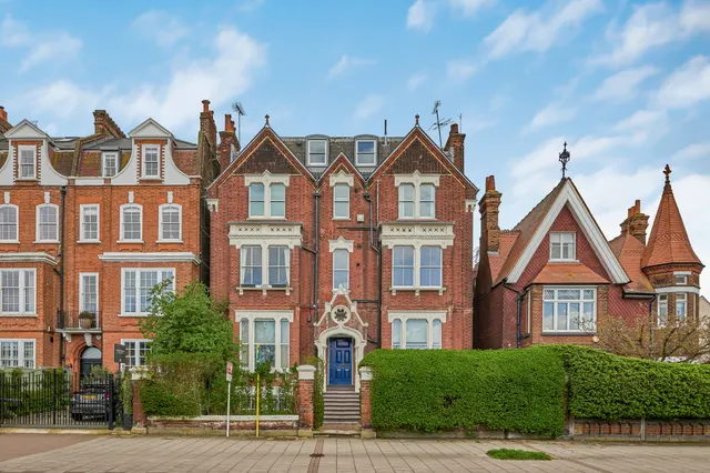 Clapham Common South Side, London, Ew4, SW4, photo 1
