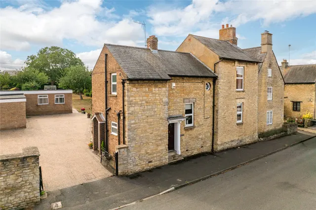 High Street, Potterspury, NN12, photo 2