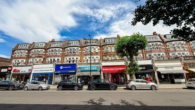 High Road North Finchley, London, Greater London N12 9QD, photo 1