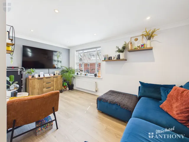 Photo 2 — Hancock Close, Aylesbury, HP21 9AU
