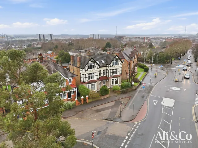 Photo 2 — High View Avenue, Grays, Essex, RM17 6RU