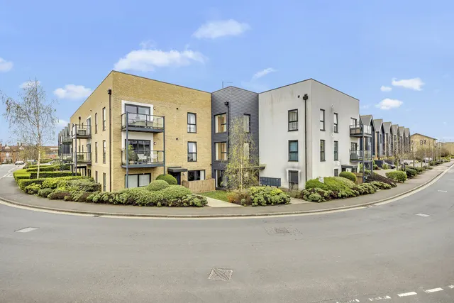 St Clements Avenue, Romford, Harold Wood, RM3 0HY, photo 1