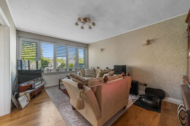 Margaret Way, Redbridge, IG4, photo 1