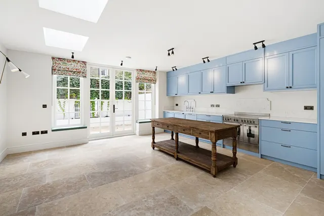 5 bedroom house — Ringmer Avenue, Fulham, London, SW6 5LW