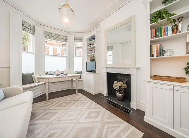 Photo 2 — Hemberton Road, Clapham North, SW9