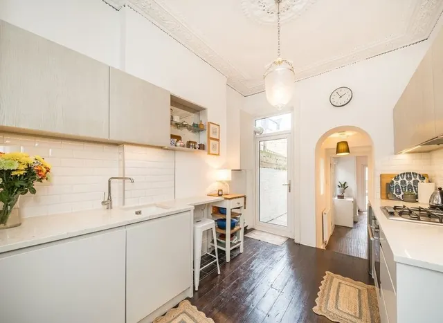 Photo 3 — Hemberton Road, Clapham North, SW9