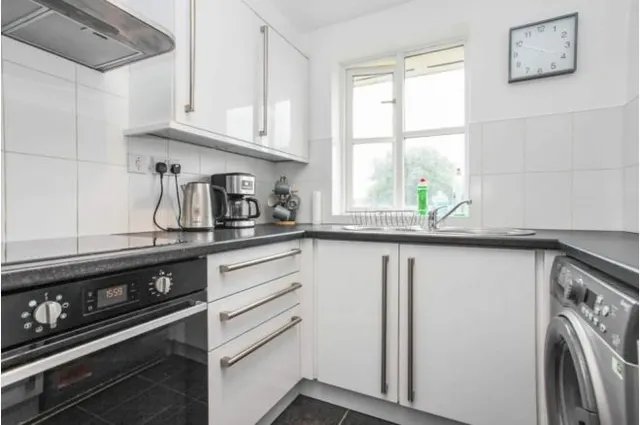 Gater Drive, Enfield, EN2, photo 2