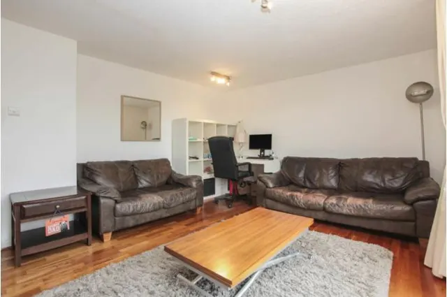 Gater Drive, Enfield, EN2, photo 1
