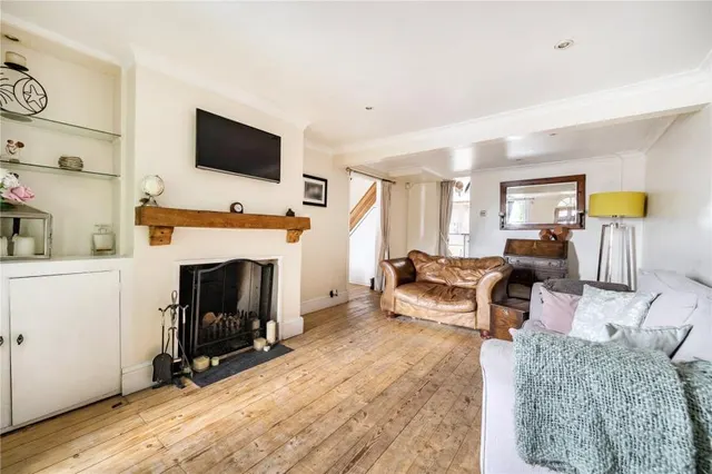 London Road, Bagshot, GU19, photo 2