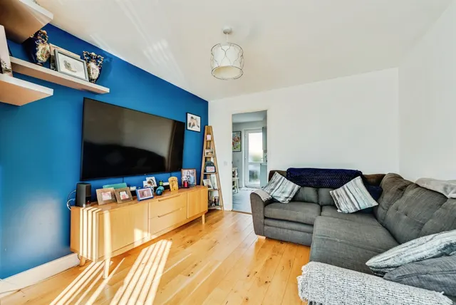 Saxton Walk, Shaw, SN5, photo 3