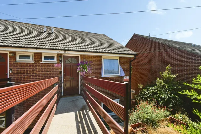 Hillcrest Road, Newhaven, photo 1