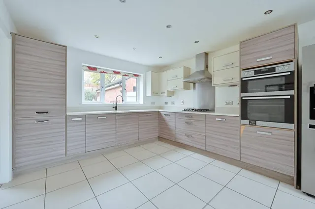 Wright Close, Bushey, WD23, photo 2