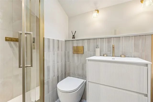 Lower Richmond Road, London, SW15, photo 3