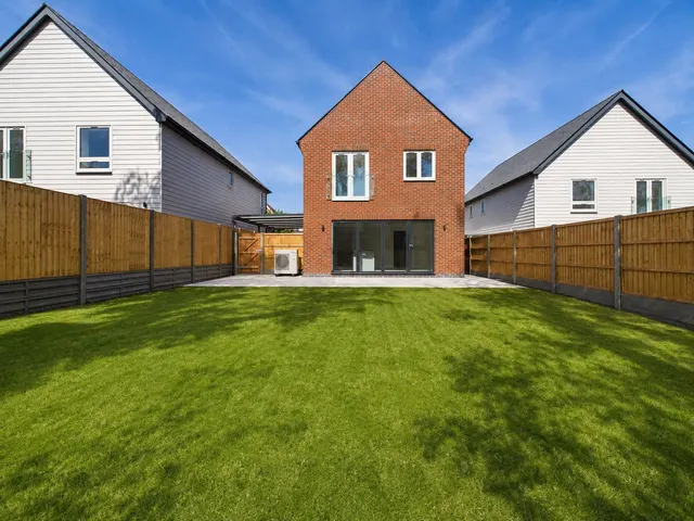 Paddock Row, Great Dunmow, CM6, photo 1