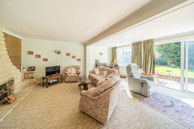 St. Georges Road, Salfords, RH1, photo 3