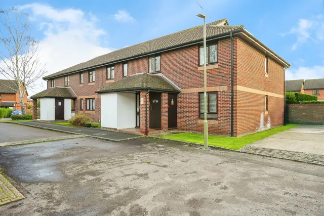Pebble Drive, DIDCOT, photo 1