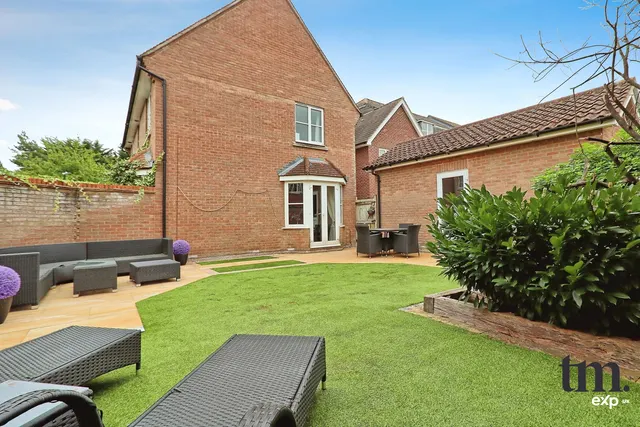 Photo 2 — Coopers Crescent, Great Notley, Braintree, CM77 7DG