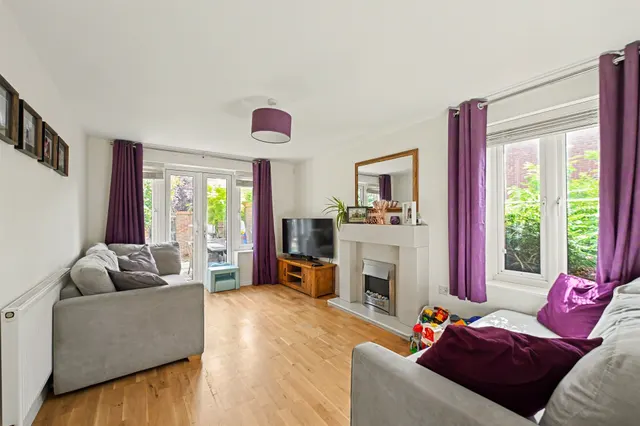 Photo 2 — Lancaster Way, Pitstone, Leighton Buzzard