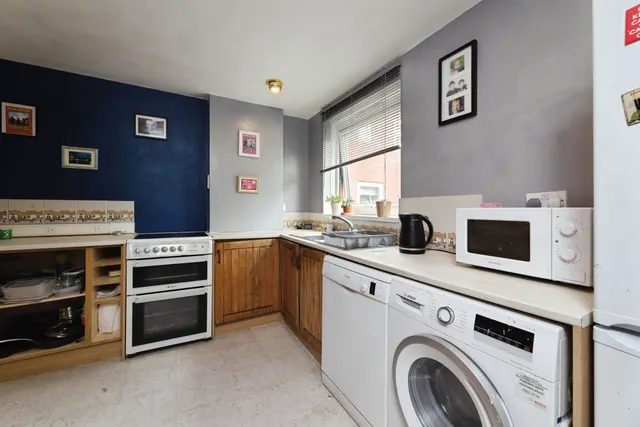 Tamar Square, Woodford Green, IG8, photo 2