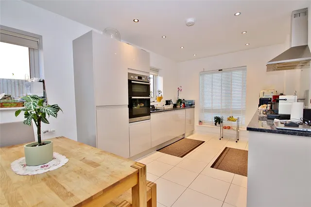 Jelley Way, Westfield, GU22, photo 2