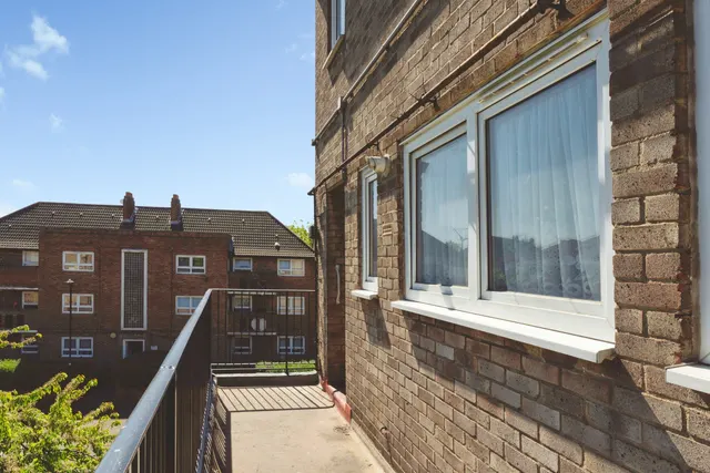 Eastbourne Road, London, E6, photo 2