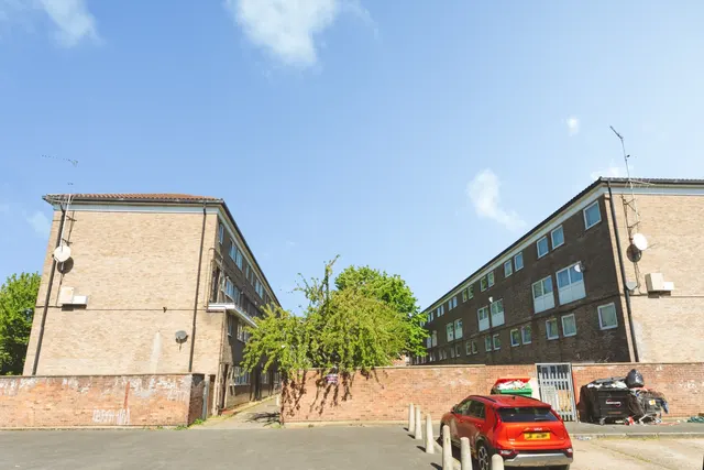 Eastbourne Road, London, E6, photo 3