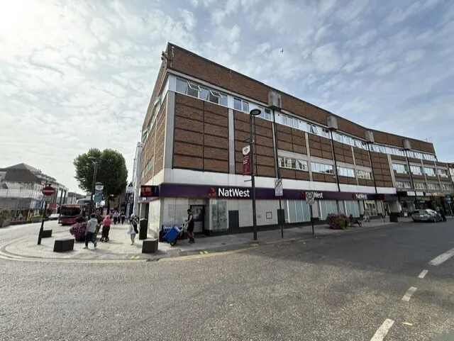 High Street, WD17, photo 1